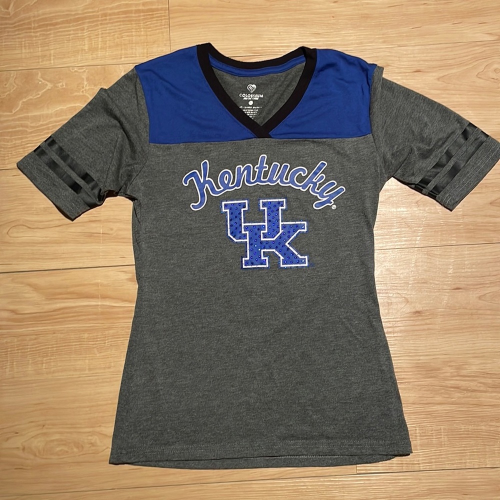 University of Kentucky women’s small quarter length sleeve t-shirt.